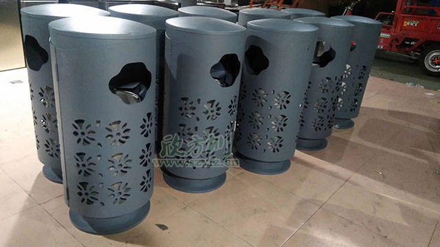 欣方圳精品定制垃圾桶表面鏤空精細(xì)雕刻，外形上設(shè)計美觀，新穎獨特！